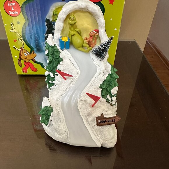 Dr. Seuss Christmas Village The Grinch Lair w/Max Light Sound 8Holiday Melodies - Picture 4 of 5